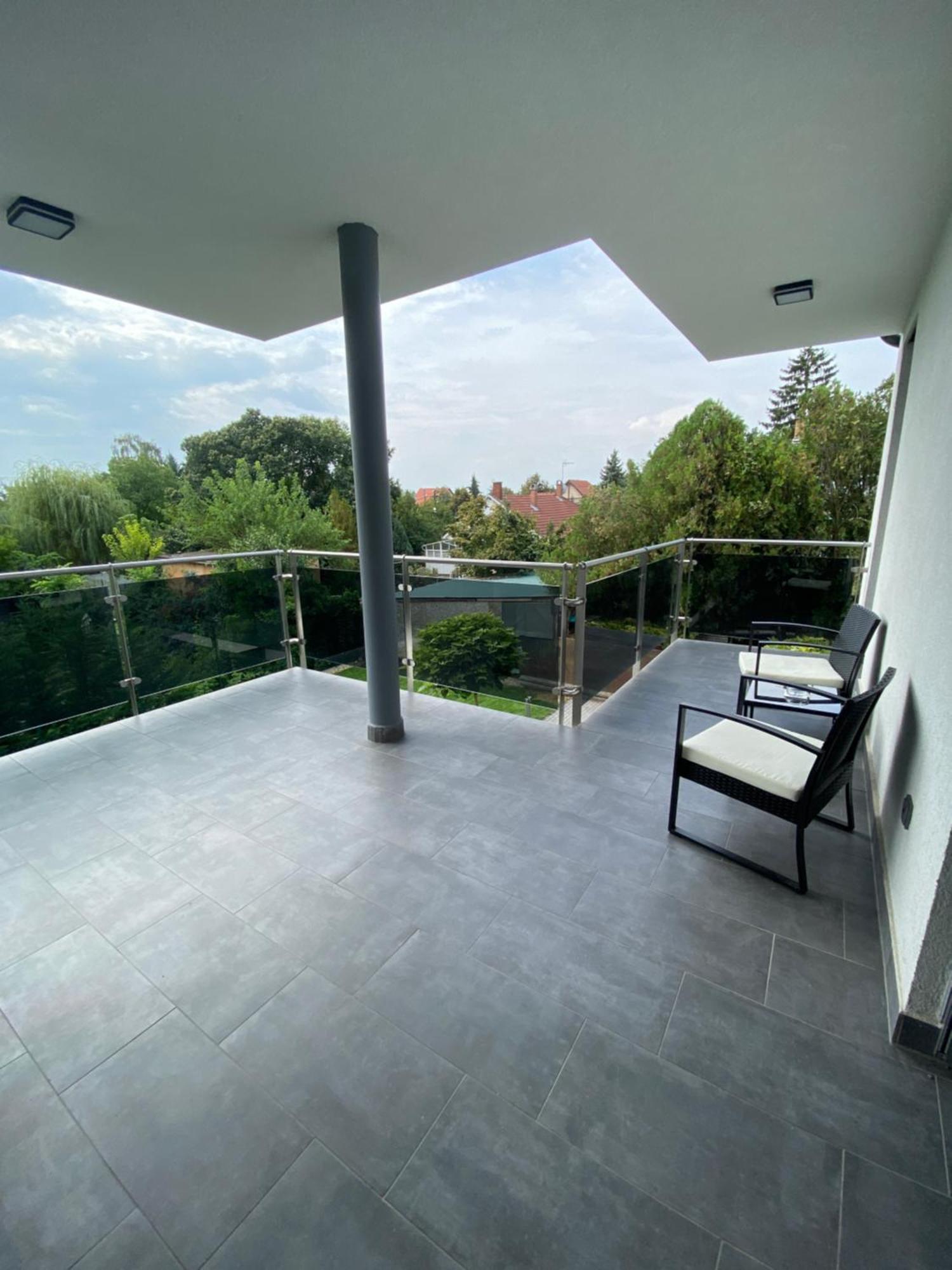 Modern Living In Budapest Exterior photo
