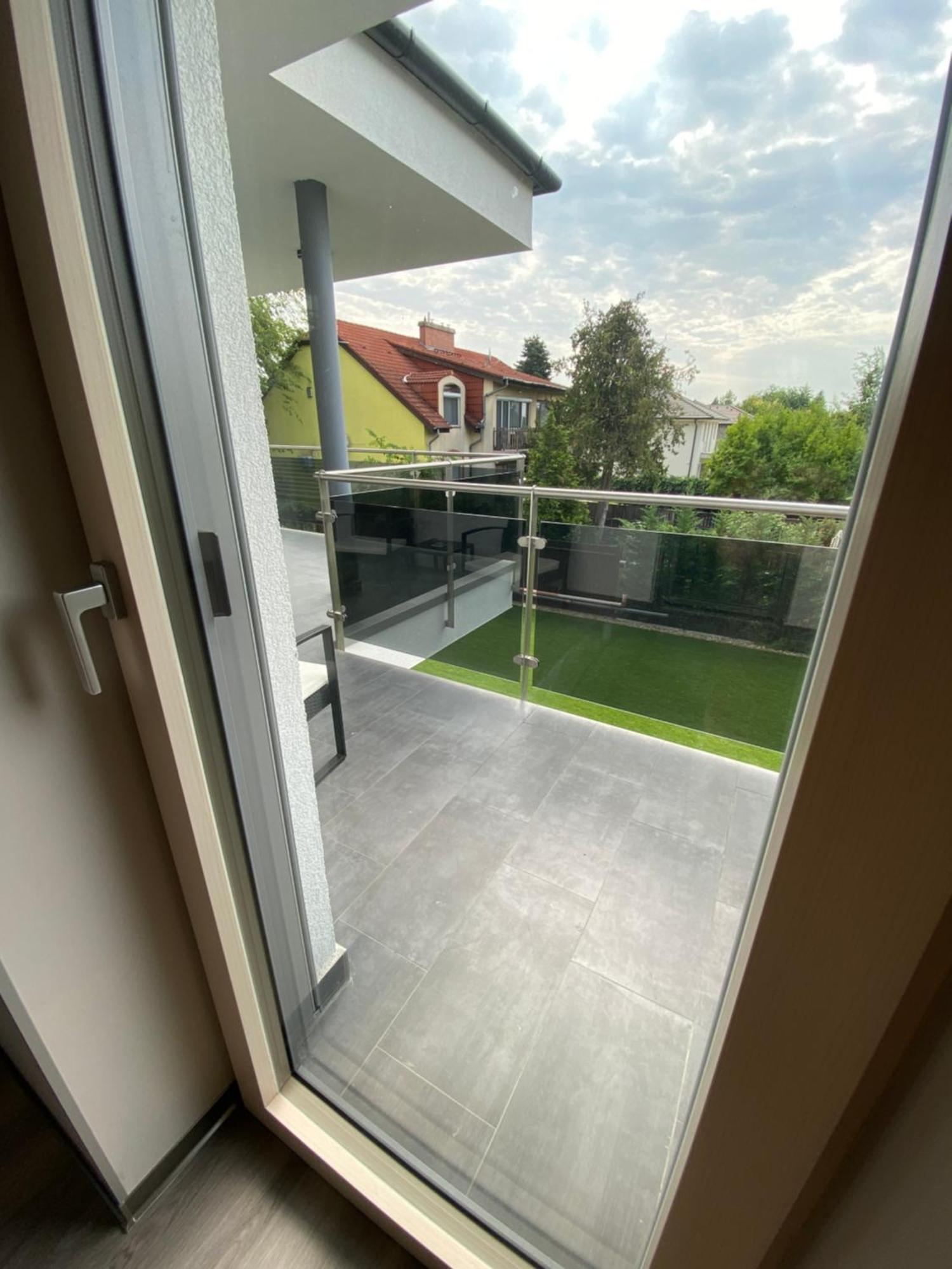 Modern Living In Budapest Exterior photo